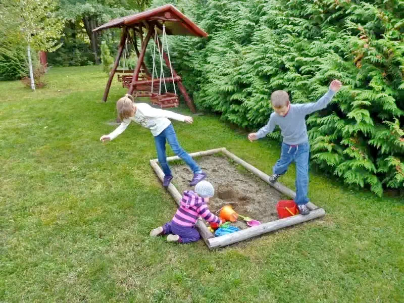 Sub Cetate Cazare | Sat de vacanță (K0499-27) Imaginea poate fi supusă drepturilor de autor. Se recomandă contactarea titularului drepturilor.