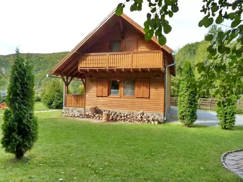 Sub Cetate Cazare | Sat de vacanță (K0499-38) Imaginea poate fi supusă drepturilor de autor. Se recomandă contactarea titularului drepturilor.