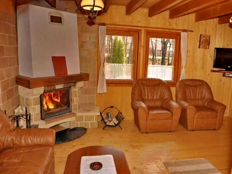 Sub Cetate Cazare | Sat de vacanță (K0499-42) Imaginea poate fi supusă drepturilor de autor. Se recomandă contactarea titularului drepturilor.