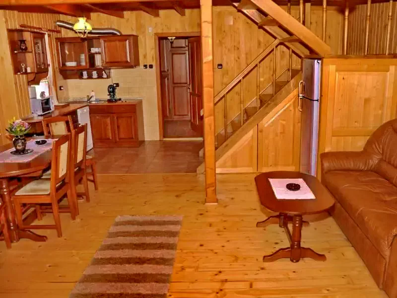 Zeteváralja Szállás | Üdülőfalu (K0499-46) A kép szerzői jogvédelem alatt állhat. Javasolt a kapcsolatfelvétel a jog tulajdonossal.