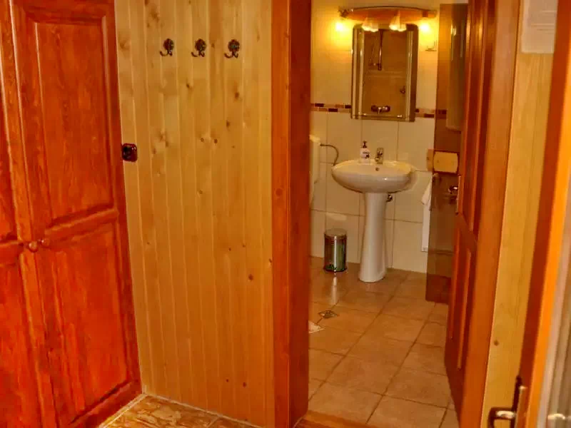 Szállás Zetea - Casa la cheie Nagy Lak III-VII. *** | Zeteváralja - Nagy Lak III-VII. Kulcsosházak ***. A kép szerzői jogvédelem alatt állhat. Javasolt a kapcsolatfelvétel a jog tulajdonossal.