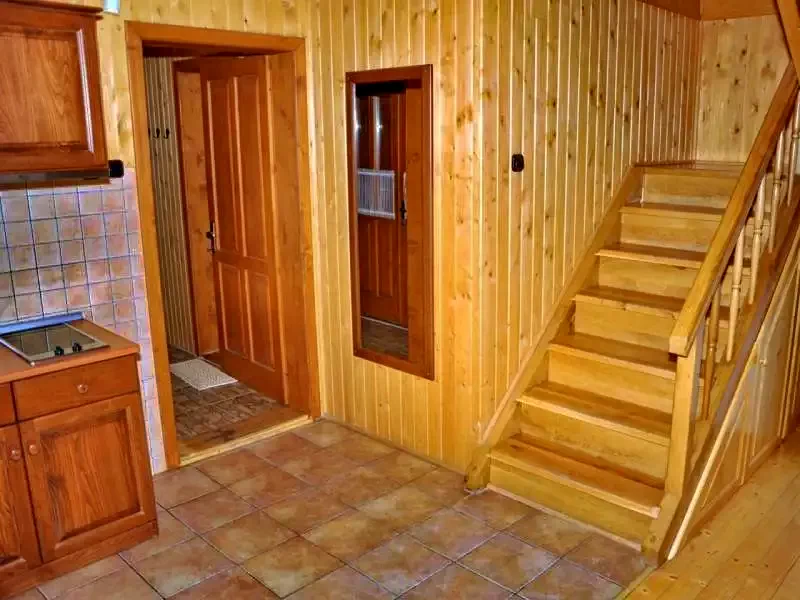 Sub Cetate Cazare | Sat de vacanță (K0499-58) Imaginea poate fi supusă drepturilor de autor. Se recomandă contactarea titularului drepturilor.