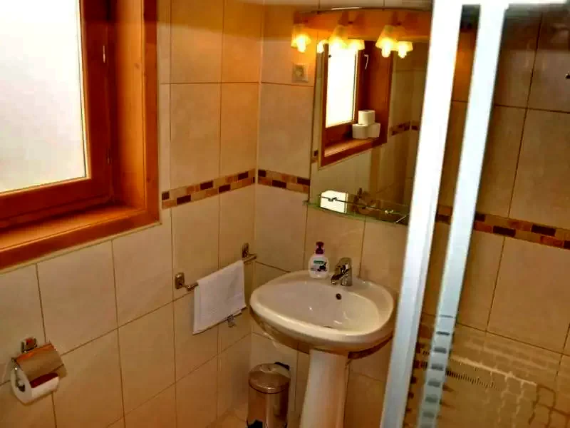 Zeteváralja Szállás | Üdülőfalu (K0499-65) A kép szerzői jogvédelem alatt állhat. Javasolt a kapcsolatfelvétel a jog tulajdonossal.