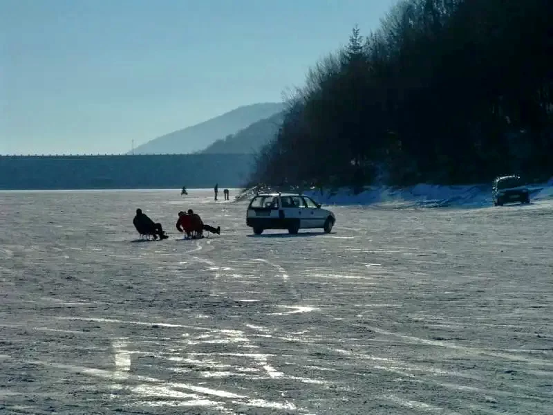 Sub Cetate Cazare | Sat de vacanță (K0499-95) Imaginea poate fi supusă drepturilor de autor. Se recomandă contactarea titularului drepturilor.