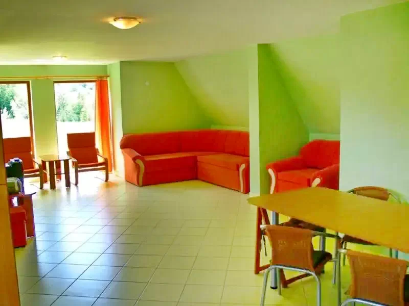 Cazare Sub Cetate - Casa la Cheie György László | Zeteváralja - György László Kulcsosház. Imaginea poate fi supusă drepturilor de autor. Se recomandă contactarea titularului drepturilor.