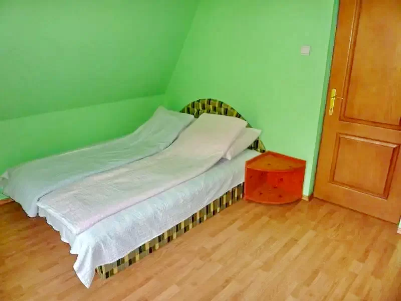 Sub Cetate Cazare | Sat de vacanță (K0516-10) Imaginea poate fi supusă drepturilor de autor. Se recomandă contactarea titularului drepturilor.