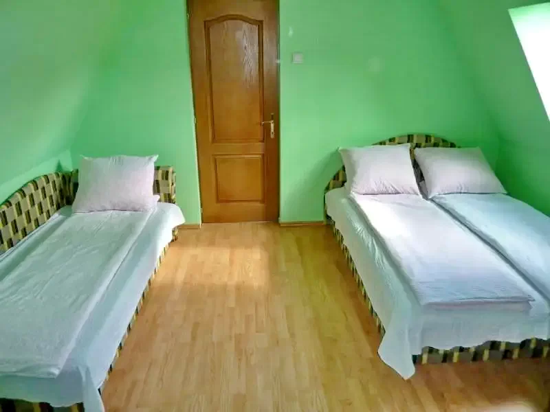 Sub Cetate Cazare | Sat de vacanță (K0516-20) Imaginea poate fi supusă drepturilor de autor. Se recomandă contactarea titularului drepturilor.