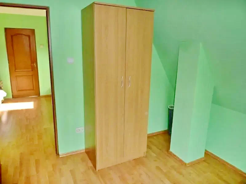 Sub Cetate Cazare | Sat de vacanță (K0516-21) Imaginea poate fi supusă drepturilor de autor. Se recomandă contactarea titularului drepturilor.