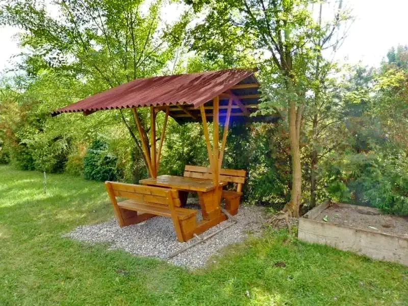 Zeteváralja Szállás | Üdülőfalu (K0516-33) A kép szerzői jogvédelem alatt állhat. Javasolt a kapcsolatfelvétel a jog tulajdonossal.