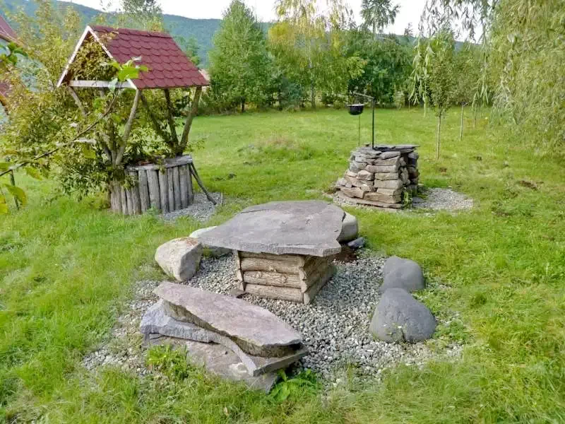 Sub Cetate Cazare | Sat de vacanță (K0516-36) Imaginea poate fi supusă drepturilor de autor. Se recomandă contactarea titularului drepturilor.