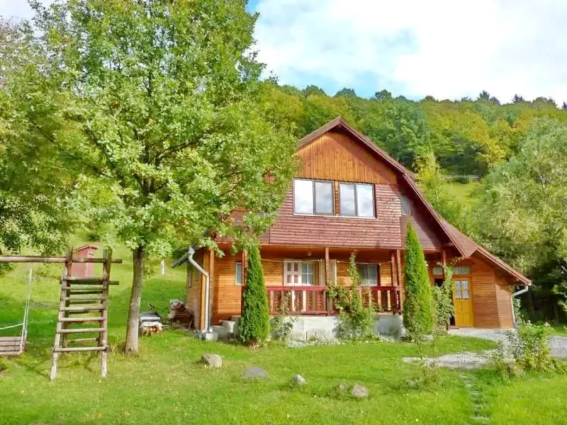 Sub Cetate Cazare | Cabana turistică (K0527-1) Imaginea poate fi supusă drepturilor de autor. Se recomandă contactarea titularului drepturilor.