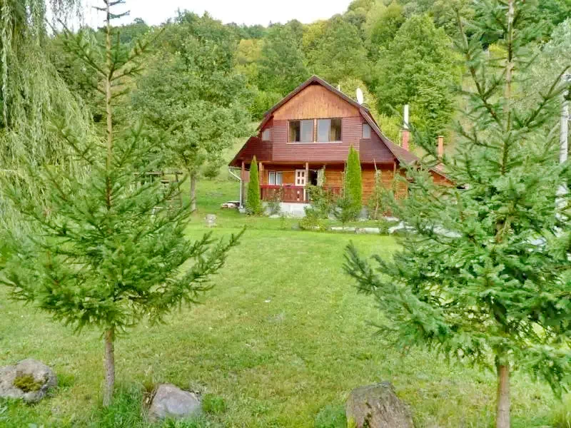 Sub Cetate Cazare | Sat de vacanță (K0527-3) Imaginea poate fi supusă drepturilor de autor. Se recomandă contactarea titularului drepturilor.