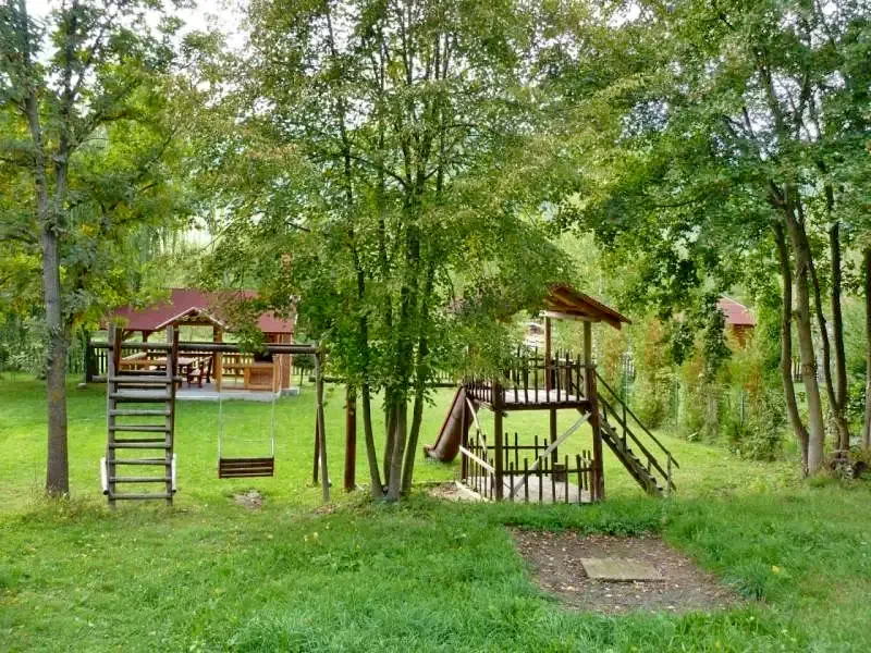 Zeteváralja Szállás | Üdülőfalu (K0527-6) A kép szerzői jogvédelem alatt állhat. Javasolt a kapcsolatfelvétel a jog tulajdonossal.