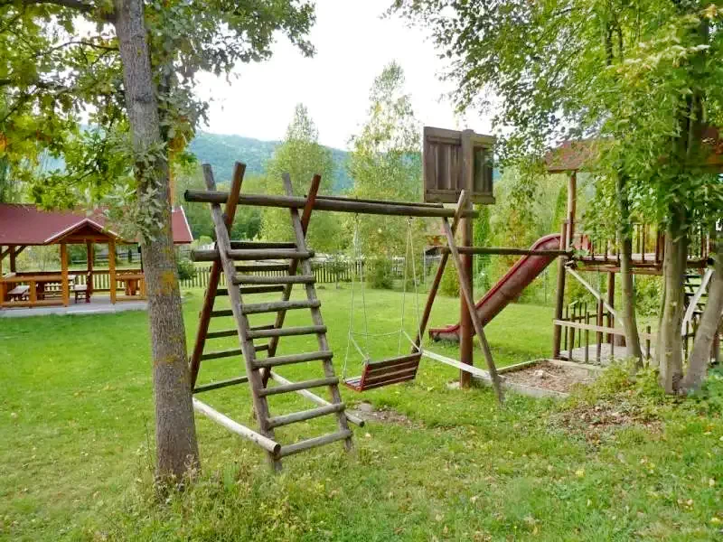 Zeteváralja Szállás | Üdülőfalu (K0527-7) A kép szerzői jogvédelem alatt állhat. Javasolt a kapcsolatfelvétel a jog tulajdonossal.