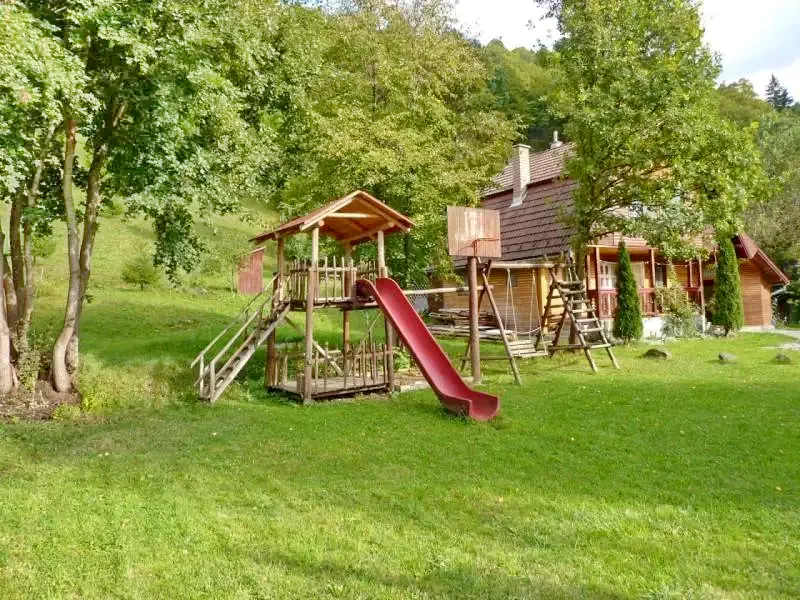 Sub Cetate Cazare | Sat de vacanță (K0527-8) Imaginea poate fi supusă drepturilor de autor. Se recomandă contactarea titularului drepturilor.