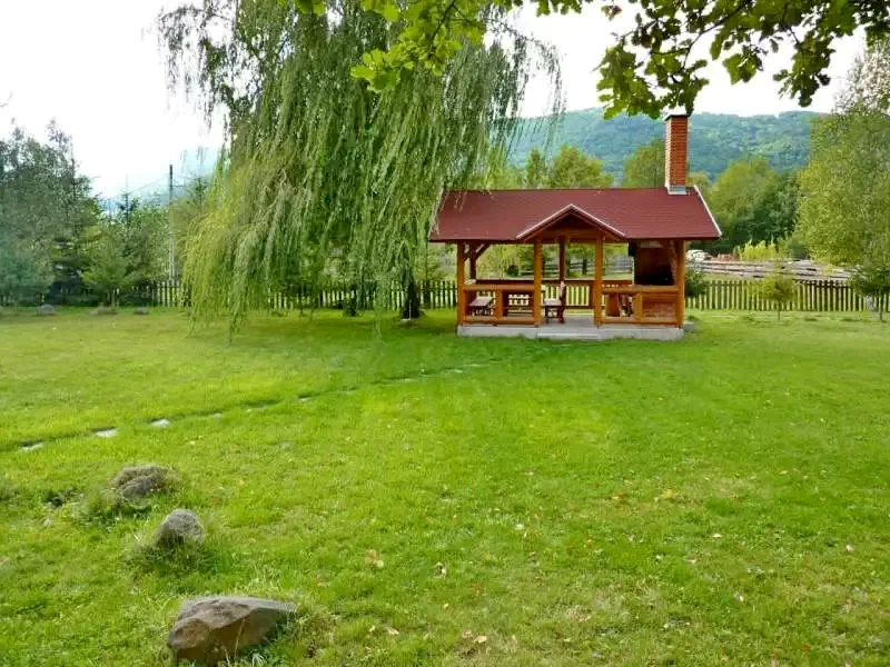 Sub Cetate Cazare | Sat de vacanță (K0527-9) Imaginea poate fi supusă drepturilor de autor. Se recomandă contactarea titularului drepturilor.