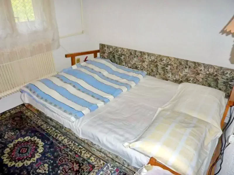 Sub Cetate Cazare | Sat de vacanță (K0527-22) Imaginea poate fi supusă drepturilor de autor. Se recomandă contactarea titularului drepturilor.