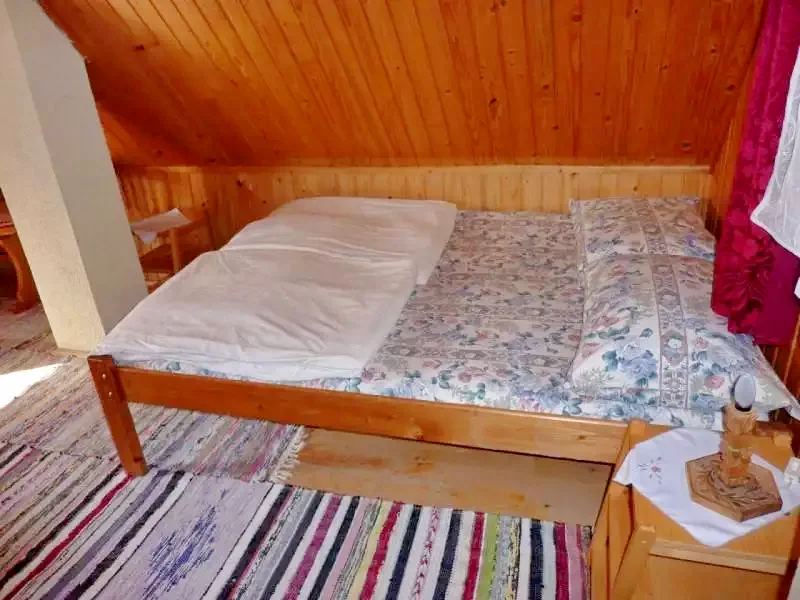 Sub Cetate Cazare | Sat de vacanță (K0527-28) Imaginea poate fi supusă drepturilor de autor. Se recomandă contactarea titularului drepturilor.