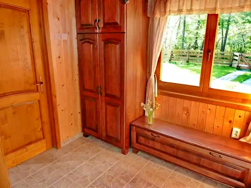 Sub Cetate Cazare | Sat de vacanță (K0528-13) Imaginea poate fi supusă drepturilor de autor. Se recomandă contactarea titularului drepturilor.