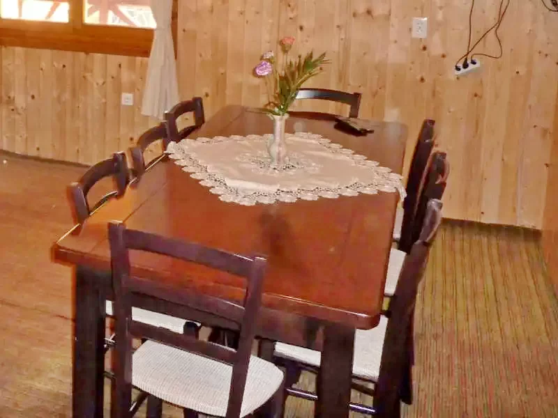 Sub Cetate Cazare | Sat de vacanță (K0528-17) Imaginea poate fi supusă drepturilor de autor. Se recomandă contactarea titularului drepturilor.