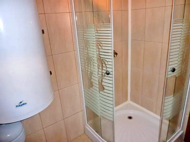 Sub Cetate Cazare | Sat de vacanță (K0528-25) Imaginea poate fi supusă drepturilor de autor. Se recomandă contactarea titularului drepturilor.