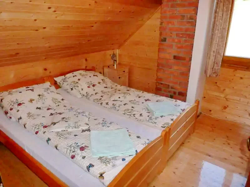 Sub Cetate Cazare | Sat de vacanță (K0528-28) Imaginea poate fi supusă drepturilor de autor. Se recomandă contactarea titularului drepturilor.