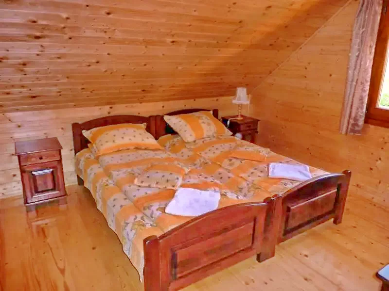 Sub Cetate Cazare | Sat de vacanță (K0528-31) Imaginea poate fi supusă drepturilor de autor. Se recomandă contactarea titularului drepturilor.