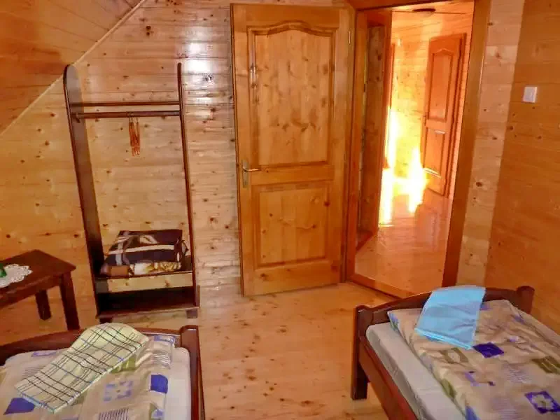 Sub Cetate Cazare | Sat de vacanță (K0528-36) Imaginea poate fi supusă drepturilor de autor. Se recomandă contactarea titularului drepturilor.