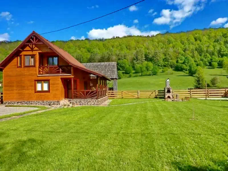 Sub Cetate Cazare | Sat de vacanță (K0528-37) Imaginea poate fi supusă drepturilor de autor. Se recomandă contactarea titularului drepturilor.