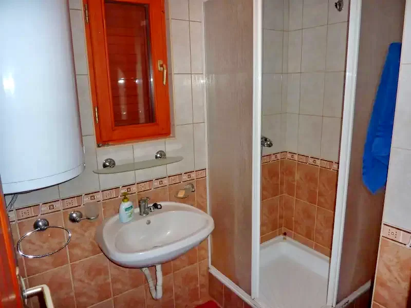 Sub Cetate Cazare | Sat de vacanță (K0717-16) Imaginea poate fi supusă drepturilor de autor. Se recomandă contactarea titularului drepturilor.