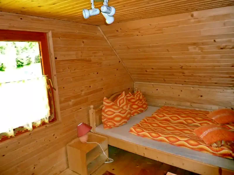 Sub Cetate Cazare | Sat de vacanță (K0717-22) Imaginea poate fi supusă drepturilor de autor. Se recomandă contactarea titularului drepturilor.