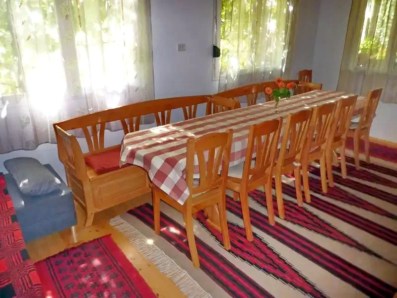 Sub Cetate Cazare | Sat de vacanță (K0719-1) Imaginea poate fi supusă drepturilor de autor. Se recomandă contactarea titularului drepturilor.