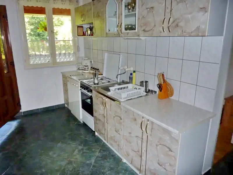 Sub Cetate Cazare | Sat de vacanță (K0719-2) Imaginea poate fi supusă drepturilor de autor. Se recomandă contactarea titularului drepturilor.