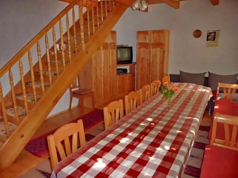 Sub Cetate Cazare | Cabană (K0719-4) Imaginea poate fi supusă drepturilor de autor. Se recomandă contactarea titularului drepturilor.