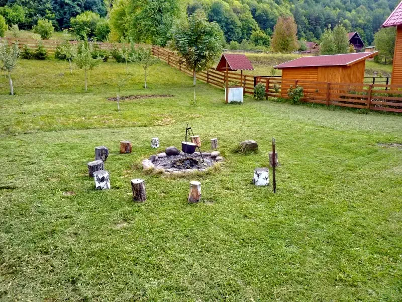 Sub Cetate Cazare | Sat de vacanță (K0719-16) Imaginea poate fi supusă drepturilor de autor. Se recomandă contactarea titularului drepturilor.