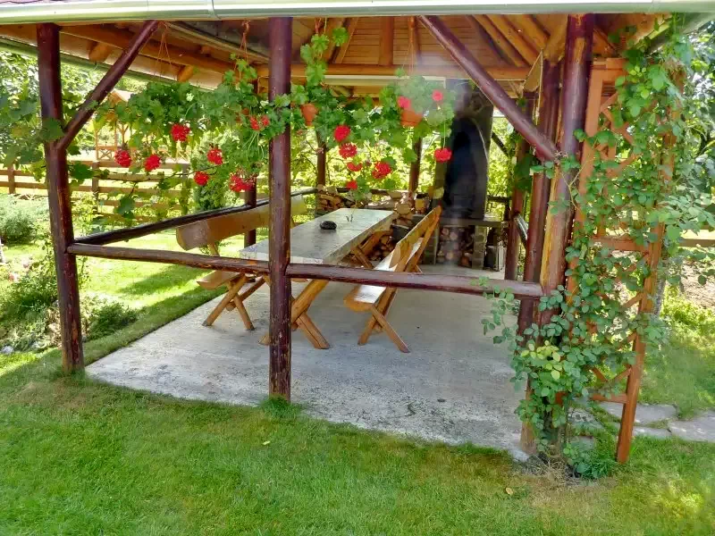 Sub Cetate Cazare | Sat de vacanță (K0719-17) Imaginea poate fi supusă drepturilor de autor. Se recomandă contactarea titularului drepturilor.