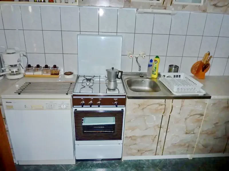 Sub Cetate Cazare | Sat de vacanță (K0719-19) Imaginea poate fi supusă drepturilor de autor. Se recomandă contactarea titularului drepturilor.