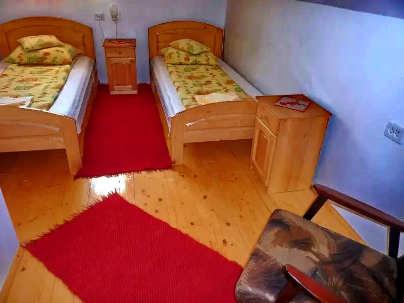 Sub Cetate Cazare | Sat de vacanță (K0719-26) Imaginea poate fi supusă drepturilor de autor. Se recomandă contactarea titularului drepturilor.