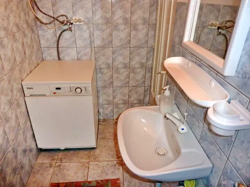 Sub Cetate Cazare | Sat de vacanță (K0719-27) Imaginea poate fi supusă drepturilor de autor. Se recomandă contactarea titularului drepturilor.