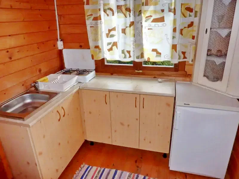 Sub Cetate Cazare | Sat de vacanță (K0720-13) Imaginea poate fi supusă drepturilor de autor. Se recomandă contactarea titularului drepturilor.