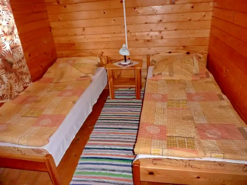 Sub Cetate Cazare | Sat de vacanță (K0720-17) Imaginea poate fi supusă drepturilor de autor. Se recomandă contactarea titularului drepturilor.