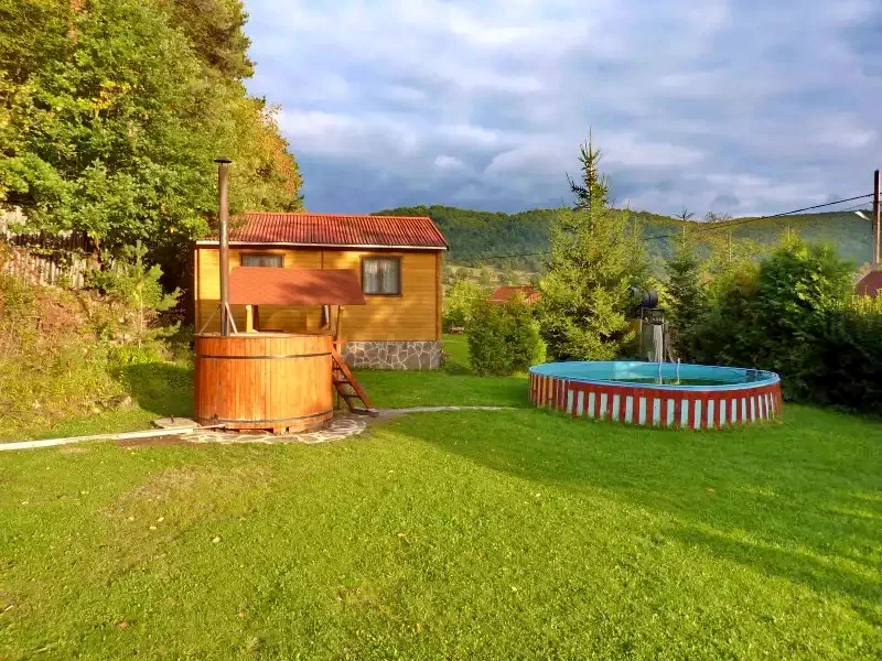 Sub Cetate Cazare | Cabana turistică (K0720-22) Imaginea poate fi supusă drepturilor de autor. Se recomandă contactarea titularului drepturilor.