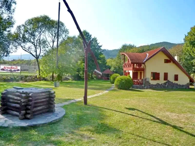 Sub Cetate Cazare | Sat de vacanță (K1138-4) Imaginea poate fi supusă drepturilor de autor. Se recomandă contactarea titularului drepturilor.