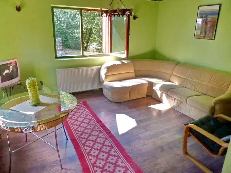 Sub Cetate Cazare | Sat de vacanță (K1138-10) Imaginea poate fi supusă drepturilor de autor. Se recomandă contactarea titularului drepturilor.