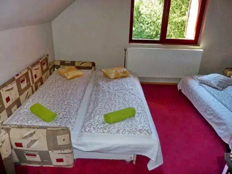 Sub Cetate Cazare | Cabană (K1138-20) Imaginea poate fi supusă drepturilor de autor. Se recomandă contactarea titularului drepturilor. Sub Cetate Cazare | Cabană (K1138-20) Imaginea poate fi supusă drepturilor de autor. Se recomandă contactarea titularului drepturilor.