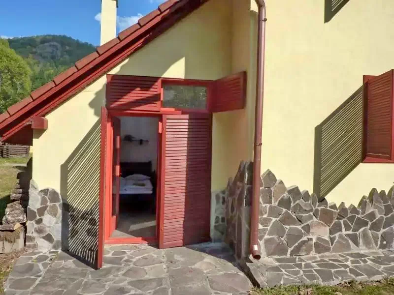 Sub Cetate Cazare | Cabană (K1138-23) Imaginea poate fi supusă drepturilor de autor. Se recomandă contactarea titularului drepturilor. Sub Cetate Cazare | Cabană (K1138-23) Imaginea poate fi supusă drepturilor de autor. Se recomandă contactarea titularului drepturilor.