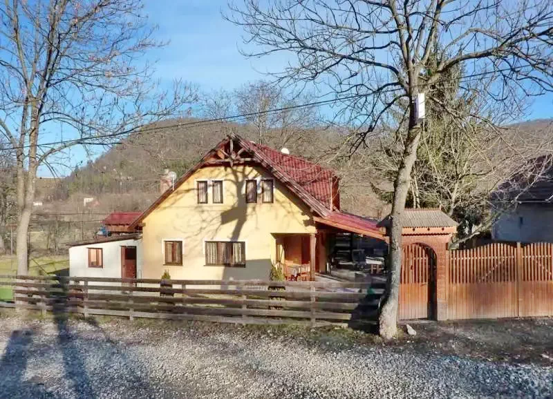 Sub Cetate Cazare | Cabană (K1139-1) Imaginea poate fi supusă drepturilor de autor. Se recomandă contactarea titularului drepturilor. Sub Cetate Cazare | Cabană (K1139-1) Imaginea poate fi supusă drepturilor de autor. Se recomandă contactarea titularului drepturilor.