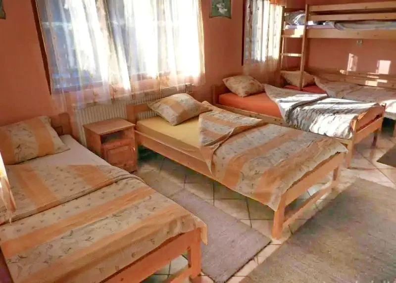 Zeteváralja Szállás | Üdülőfalu (K1139-2) A kép szerzői jogvédelem alatt állhat. Javasolt a kapcsolatfelvétel a jog tulajdonossal.