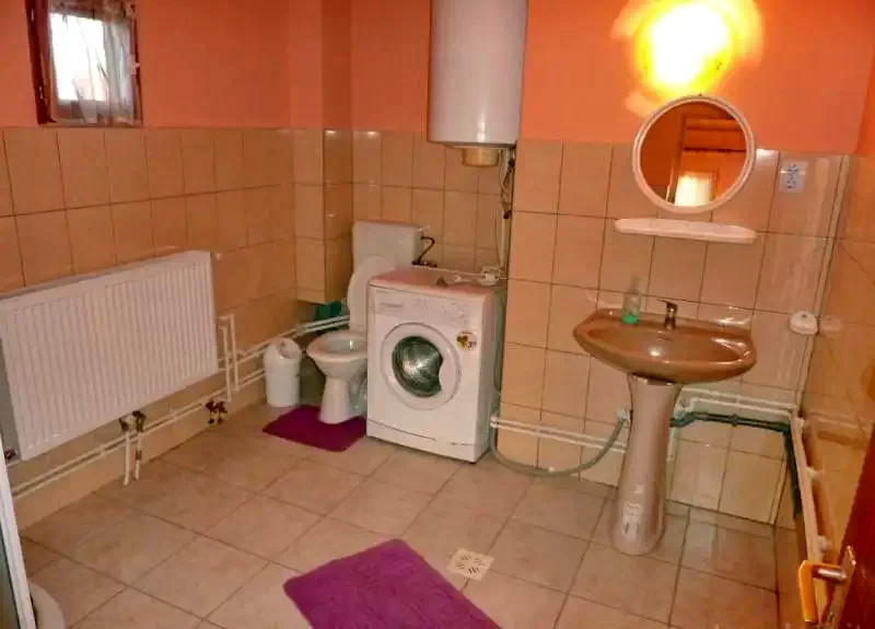 Sub Cetate Cazare | Sat de vacanță (K1139-4) Imaginea poate fi supusă drepturilor de autor. Se recomandă contactarea titularului drepturilor.