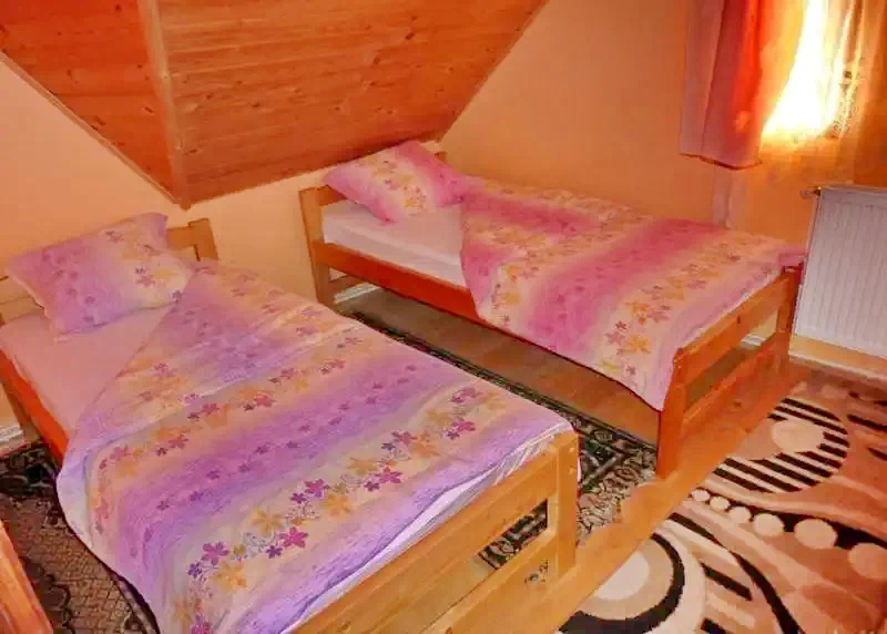 Zeteváralja Szállás | Üdülőfalu (K1139-12) A kép szerzői jogvédelem alatt állhat. Javasolt a kapcsolatfelvétel a jog tulajdonossal.